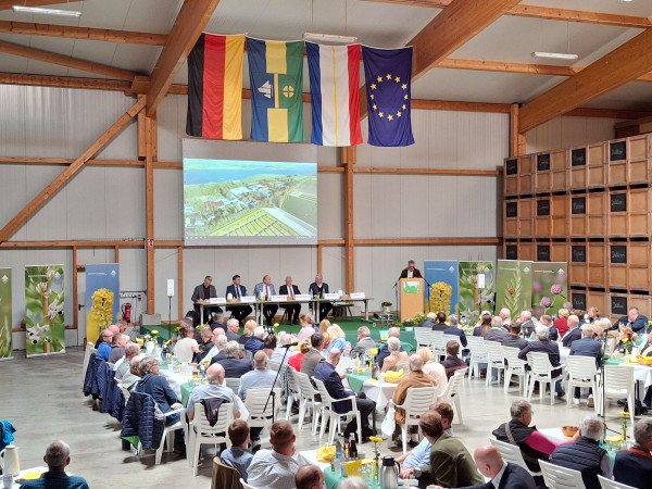 Entscheidungsträgern, Wissenschaft und Praktikern beim Agrarpolitischen Tag in Malchow.